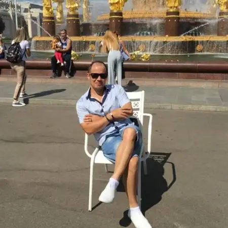 Марат, 52