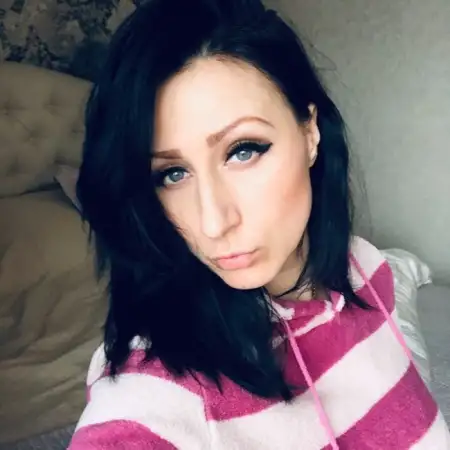 Tori, 37