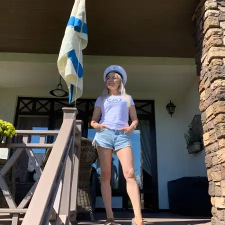 Anna, 51