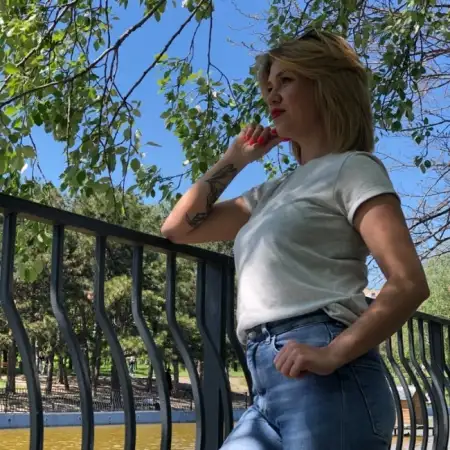 Natalia, 38