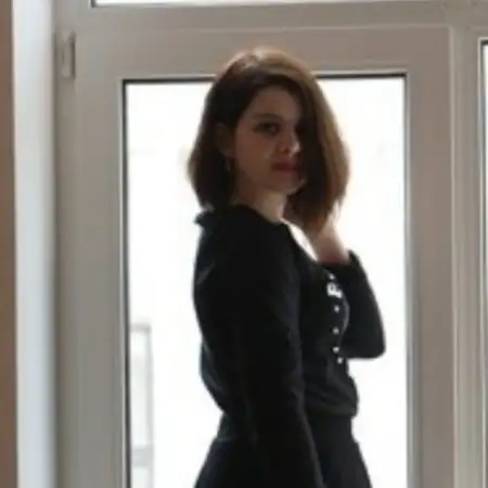 Элла, 22