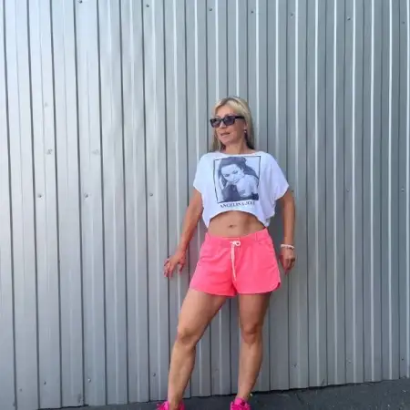 Elena, 44