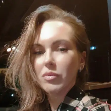 Александра, 33