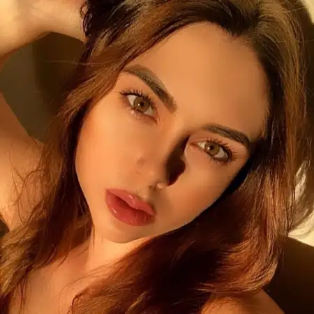 Inna, 25