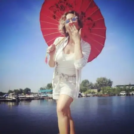 Svetlana, 44