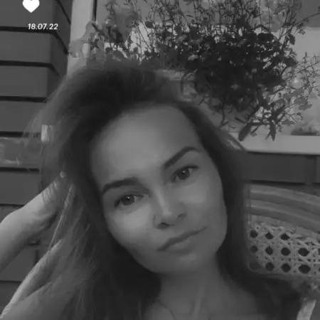 Karina, 41