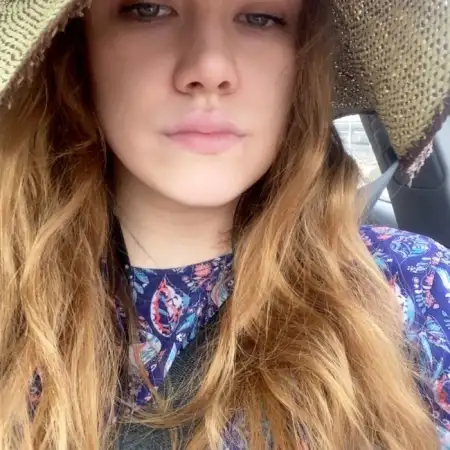 Uliana, 33