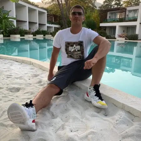 Alex, 36