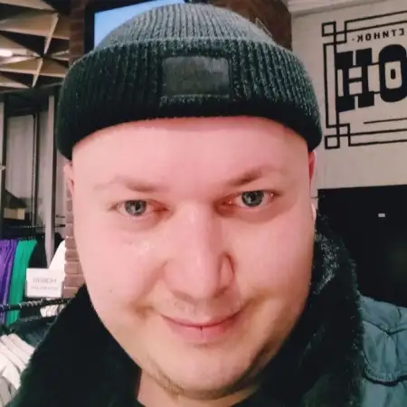 Roman, 37