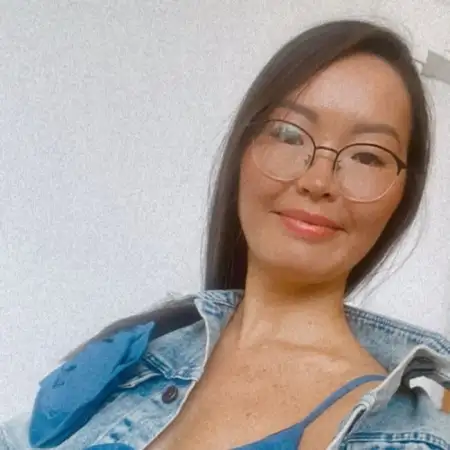Simona, 38