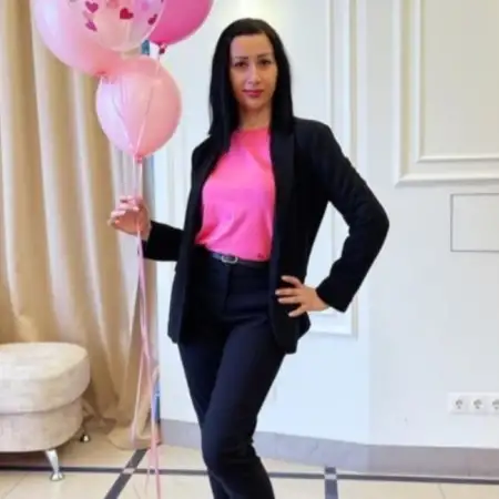 Julia, 38