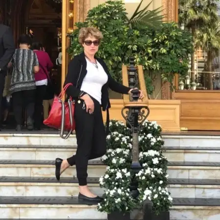 Лариса, 54