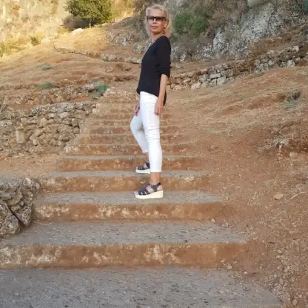 Natalia, 53