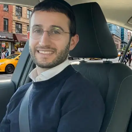 Ari, 36