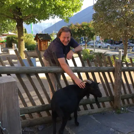 Victor, 60