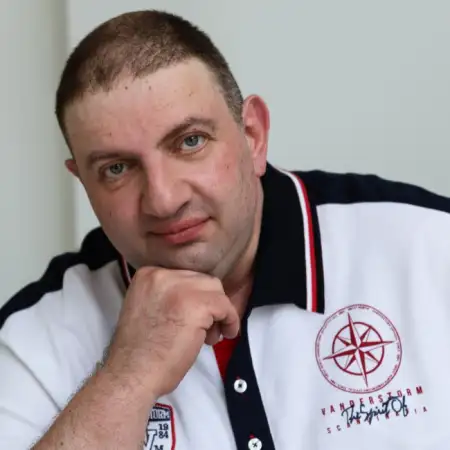 Александр, 52