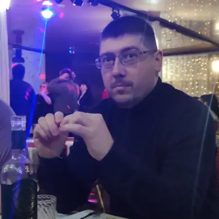 Aleksandr, 39