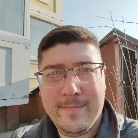 Aleksandr, 39