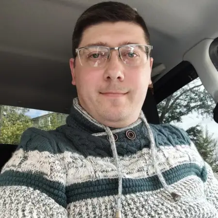 Aleksandr, 39