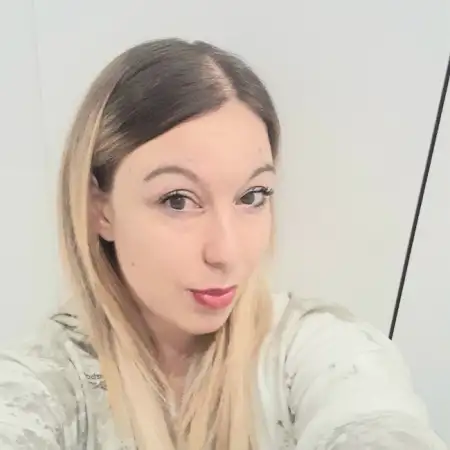Anna, 36