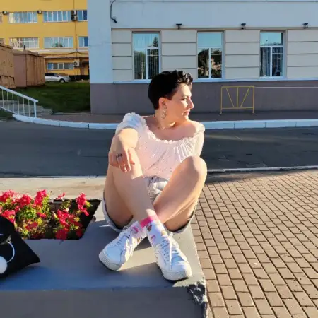 Лада, 42
