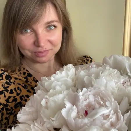 Тоня, 42