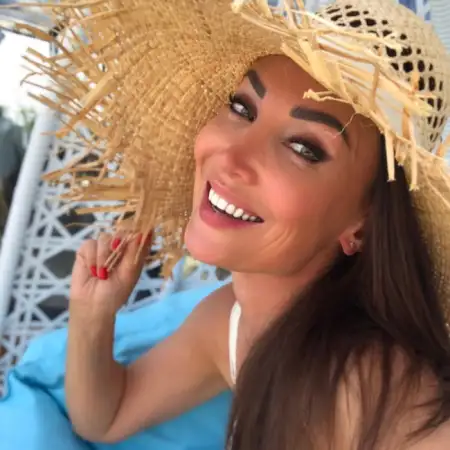 Gala, 44