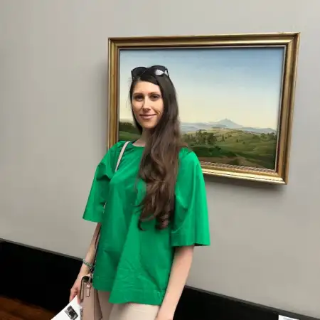 Natalia, 44
