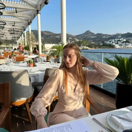 Yulia, 23