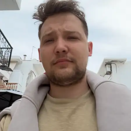 Ronnie, 25