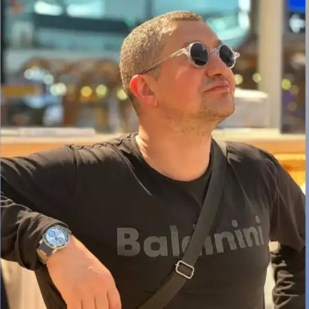 Владимир, 45