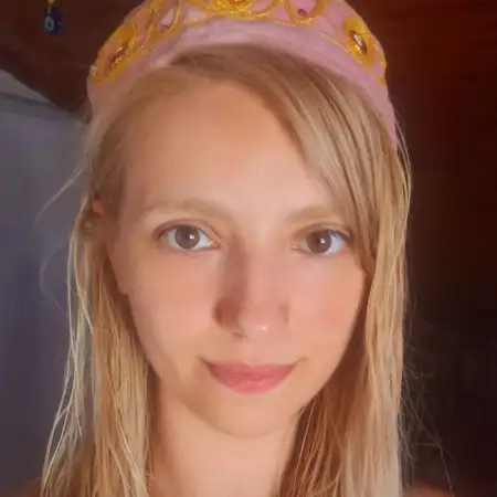 Dora, 32