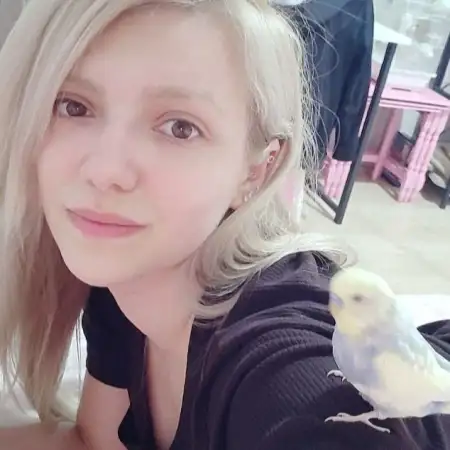 Dora, 32