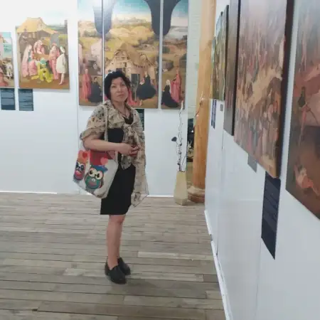 Nadya, 47