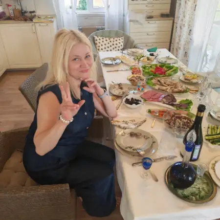 Юлия, 54 