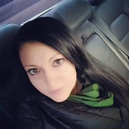 Natalia, 52