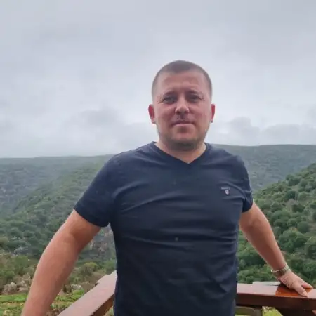 Ваня, 42 Ор Акива, Израиль