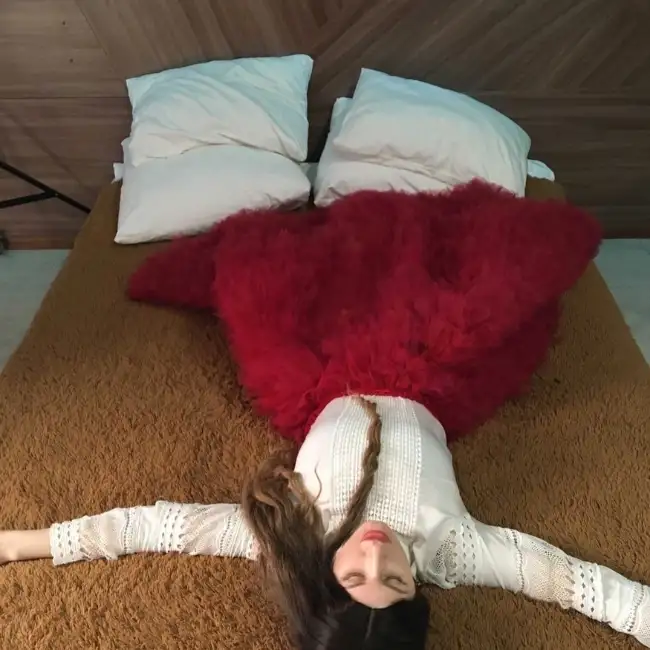 Kira, 31