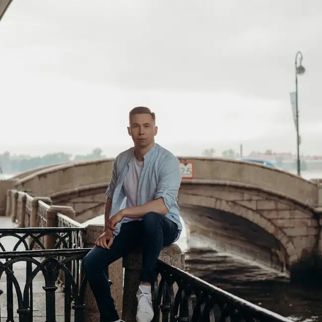 Aleksandr, 41