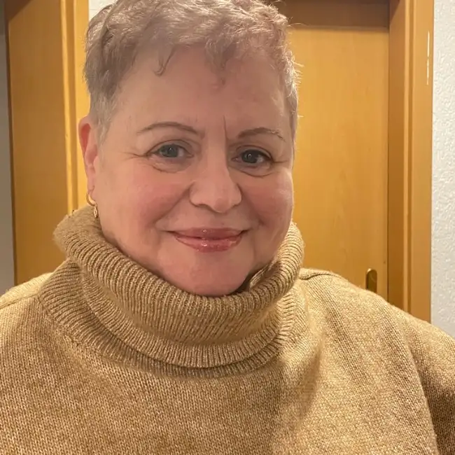 Lucy, 66 - To Be Yahad