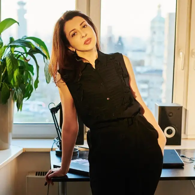 Alla, 43